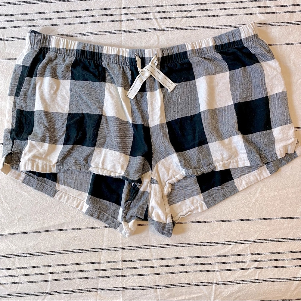 Old Navy Flannel PJ Shorts sz 2X black/white